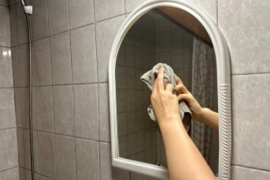 2 капли в воду - зеркало в ванной всегда чистое и не запотевает: блестит ярче кристаллов ИА StolicaMedia