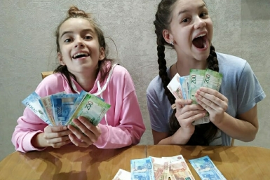 Семьи с детьми могут получить новую налоговую выплату ИА ЕАОMedia